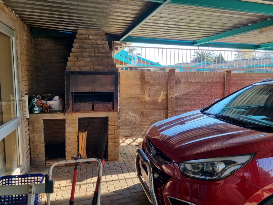 4 Bedroom Property for Sale in Pellissier Free State